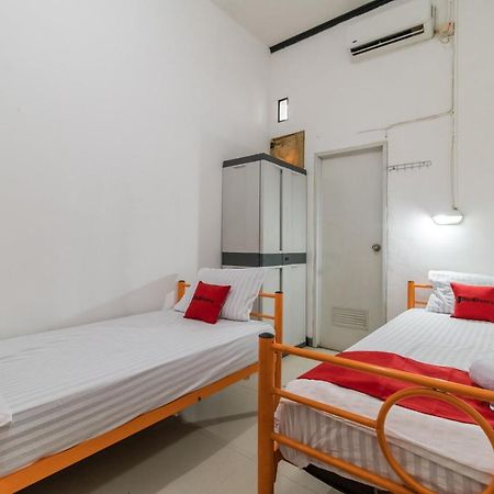 Reddoorz Near Terminal Bubulak Bogor Hotel Kültér fotó