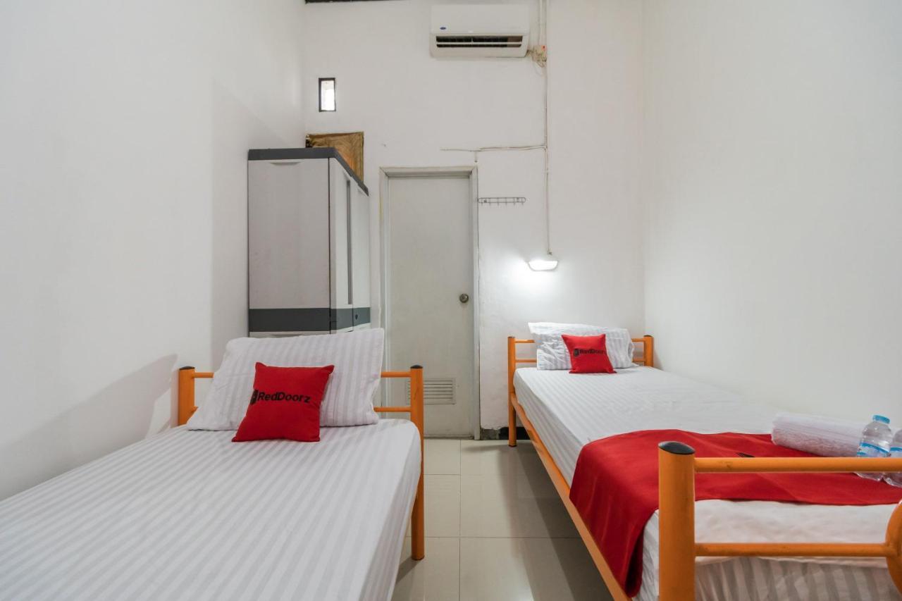 Reddoorz Near Terminal Bubulak Bogor Hotel Kültér fotó