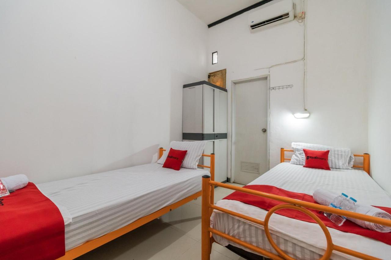 Reddoorz Near Terminal Bubulak Bogor Hotel Kültér fotó