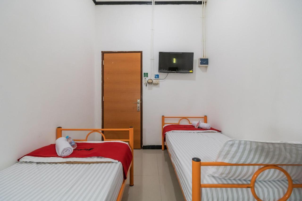 Reddoorz Near Terminal Bubulak Bogor Hotel Kültér fotó