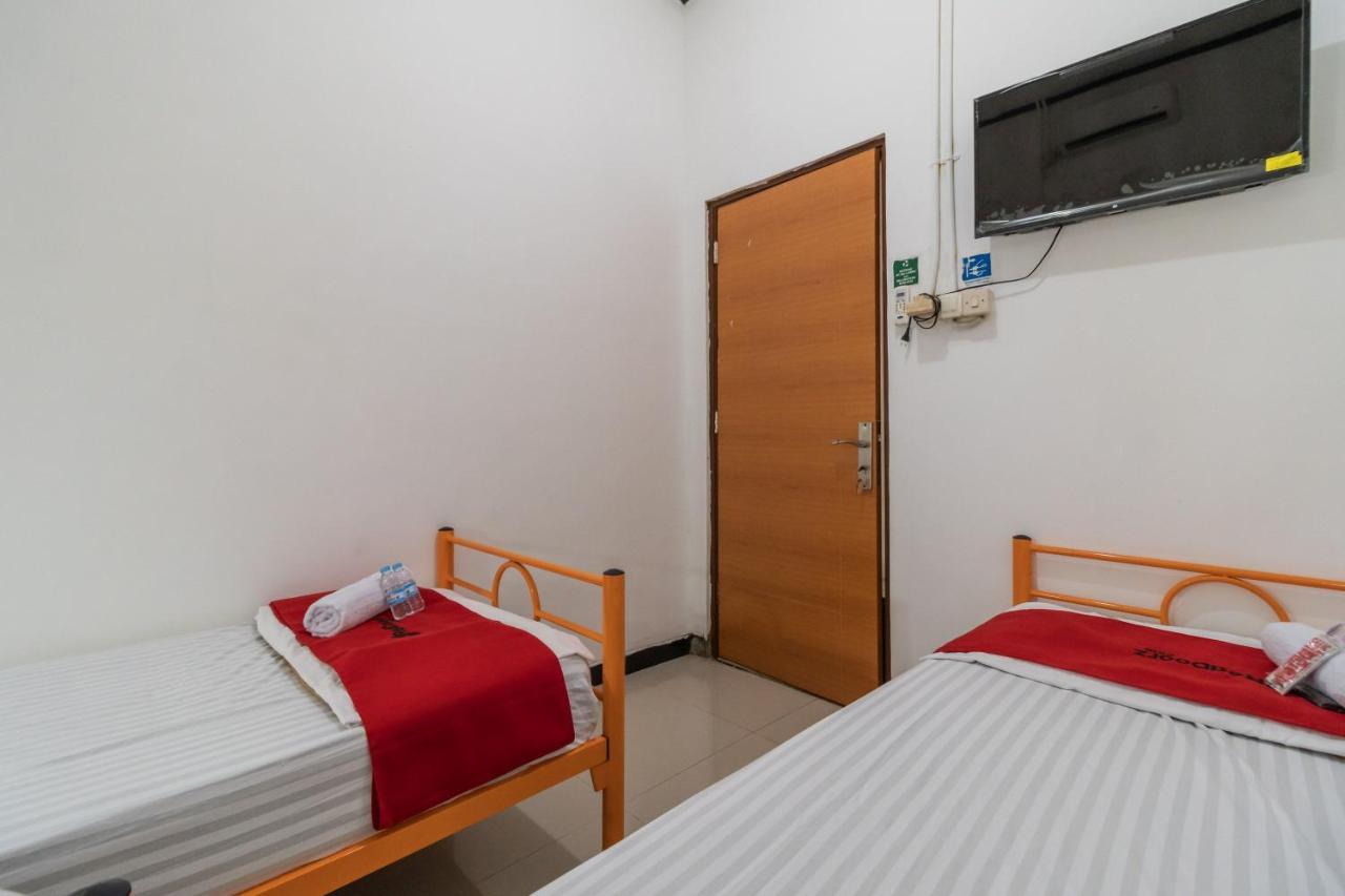 Reddoorz Near Terminal Bubulak Bogor Hotel Kültér fotó