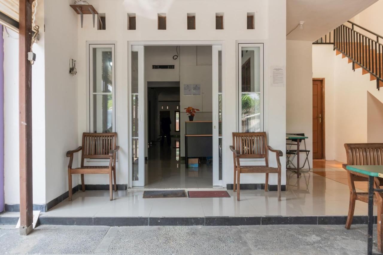 Reddoorz Near Terminal Bubulak Bogor Hotel Kültér fotó