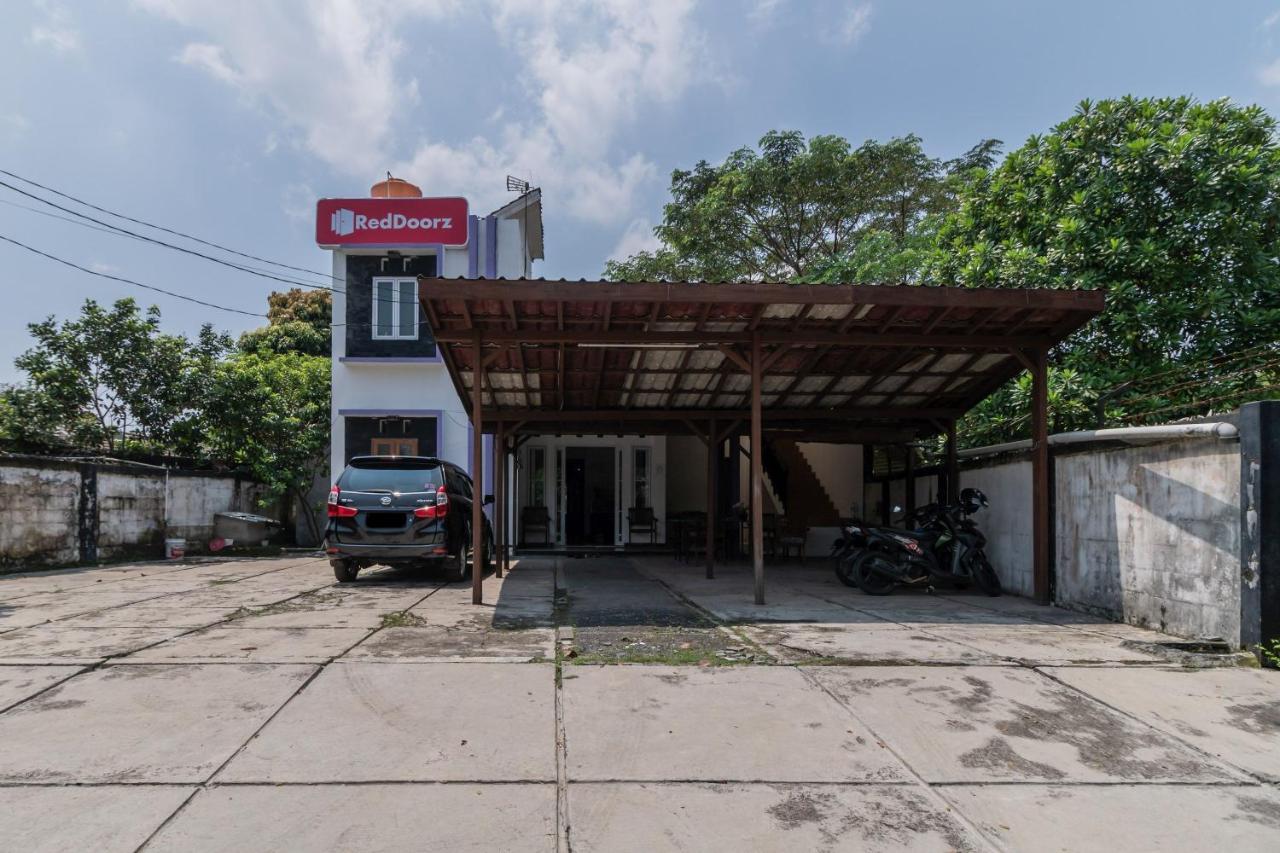 Reddoorz Near Terminal Bubulak Bogor Hotel Kültér fotó