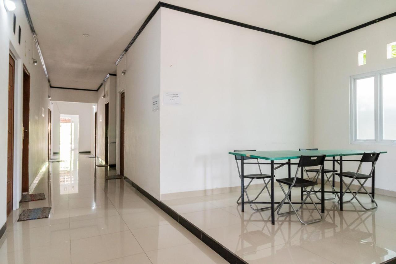Reddoorz Near Terminal Bubulak Bogor Hotel Kültér fotó