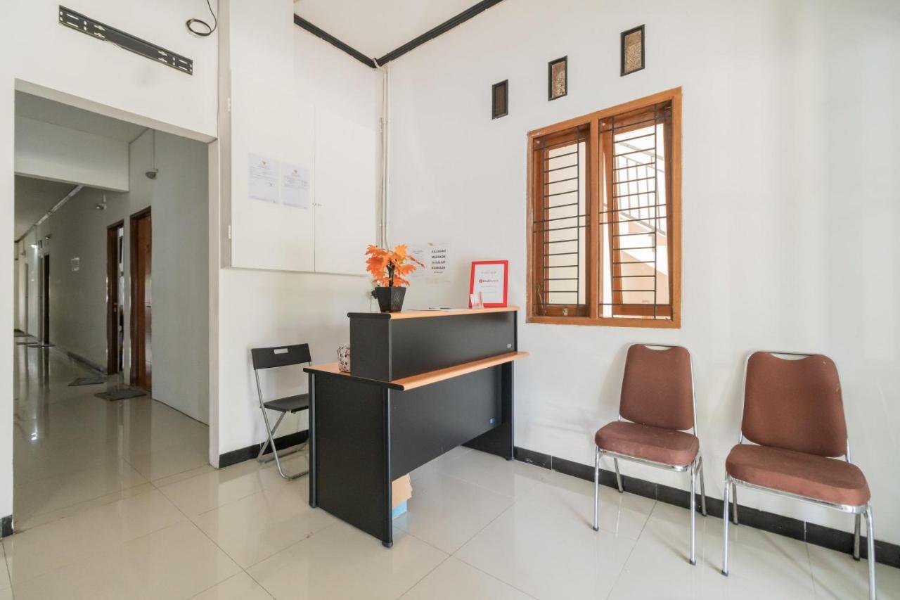 Reddoorz Near Terminal Bubulak Bogor Hotel Kültér fotó